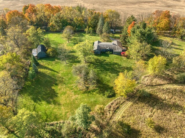 birds eye view of property featuring a rural view