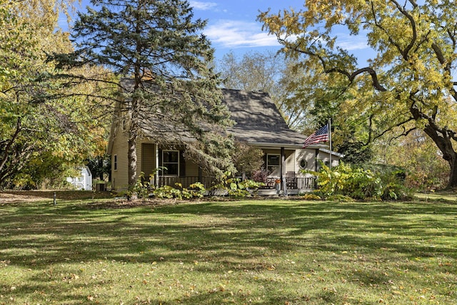 view of front facade with a front yard