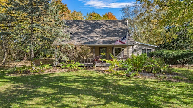 view of front of house with a front lawn