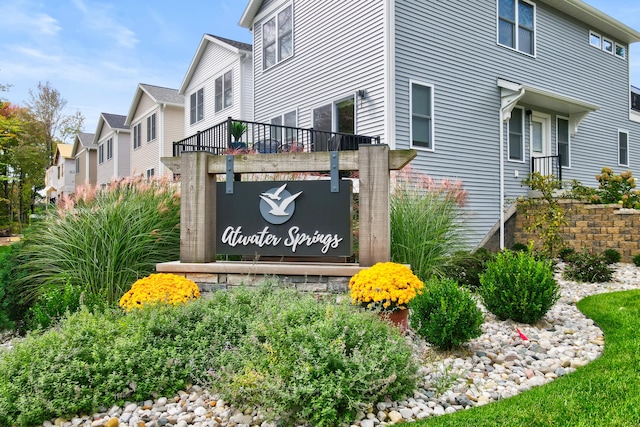 view of community / neighborhood sign