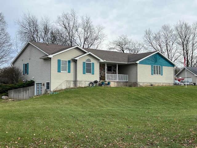 view of front of home featuring a front lawn