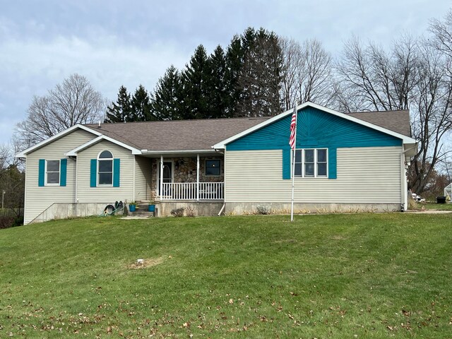 view of front facade with a porch and a front lawn