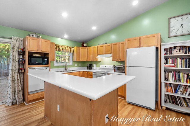 kitchen with lofted ceiling, a kitchen island, light hardwood / wood-style flooring, sink, and white appliances