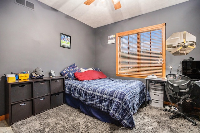 bedroom with ceiling fan