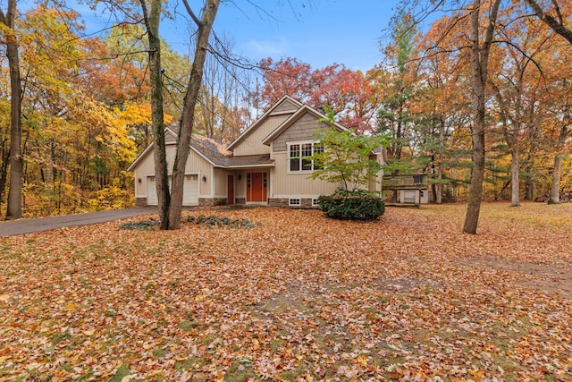 view of front of property featuring a garage