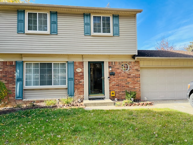 view of front of property featuring a front lawn and a garage