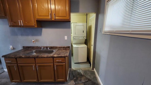 kitchen with sink and stacked washer / dryer