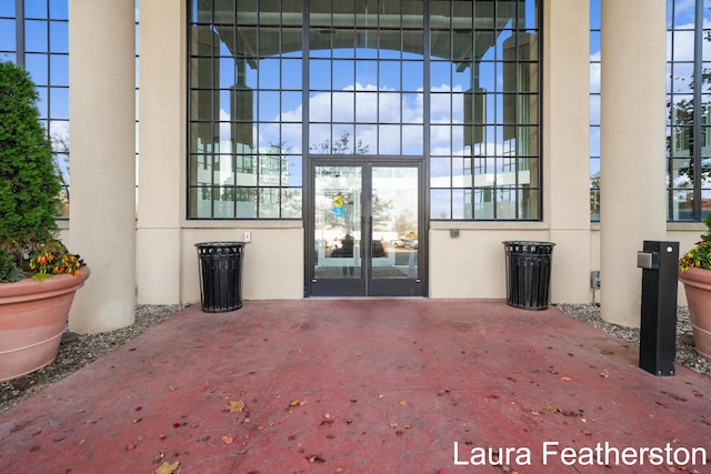 property entrance featuring a patio area