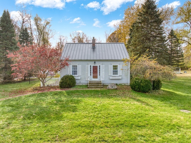 view of front of house featuring a front lawn