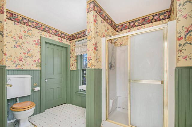 bathroom featuring toilet and an enclosed shower