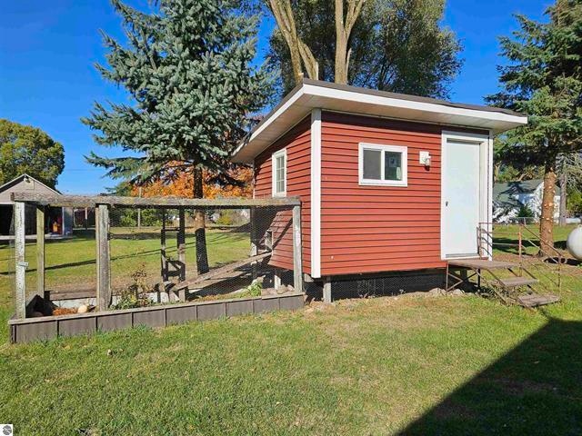 view of outdoor structure with a yard