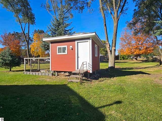 view of outdoor structure with a lawn