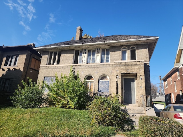 view of front of property featuring a front yard