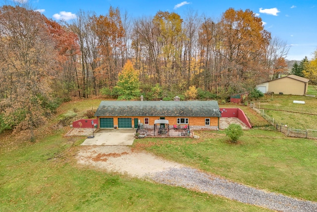 view of front of property with a patio and a front yard