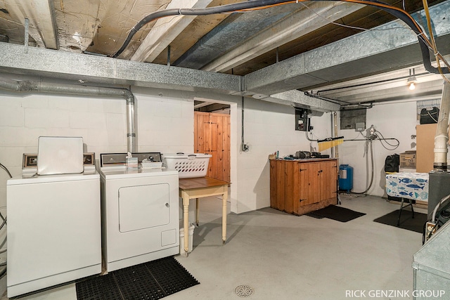 basement with washing machine and dryer