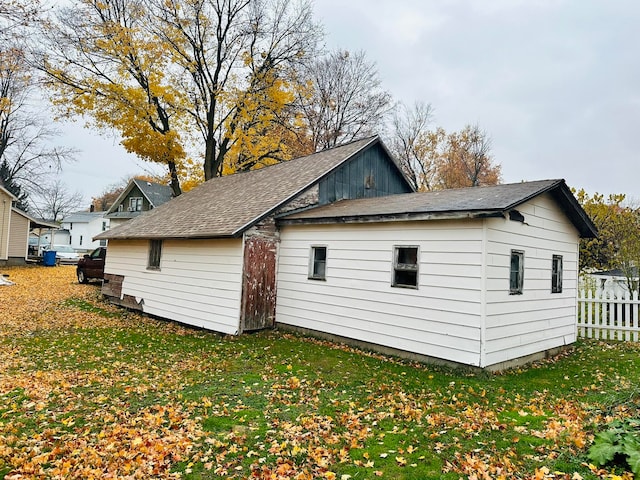 view of side of property featuring a yard