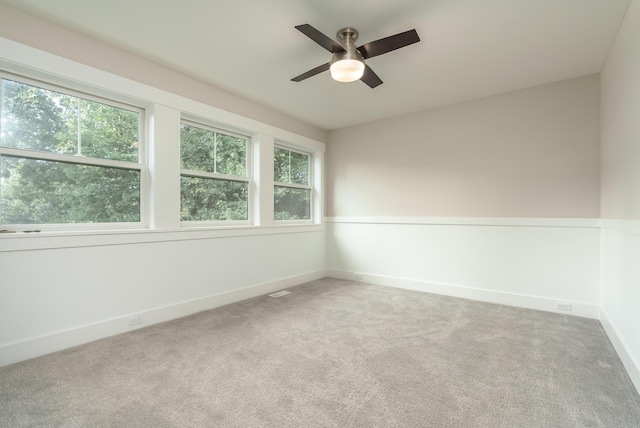 unfurnished room with carpet and ceiling fan