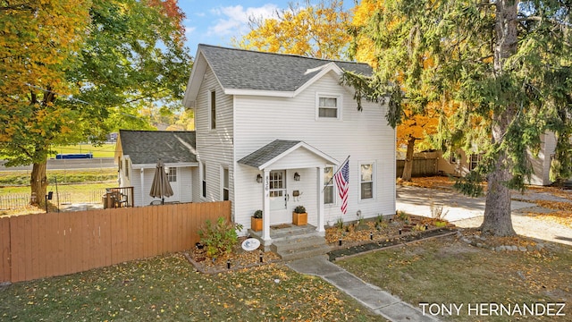 view of front facade with a front lawn