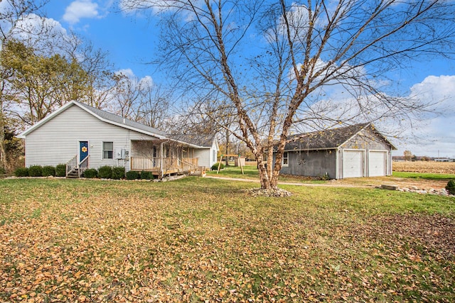 view of yard featuring a garage and an outdoor structure