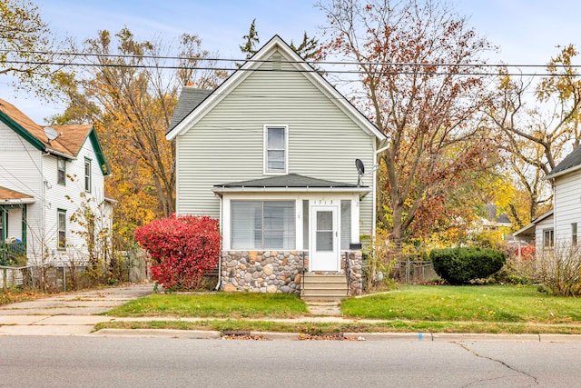 view of front of property with a front lawn