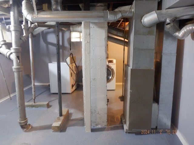 basement featuring washer / clothes dryer