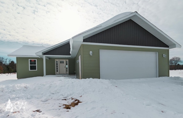 view of front of property featuring a garage