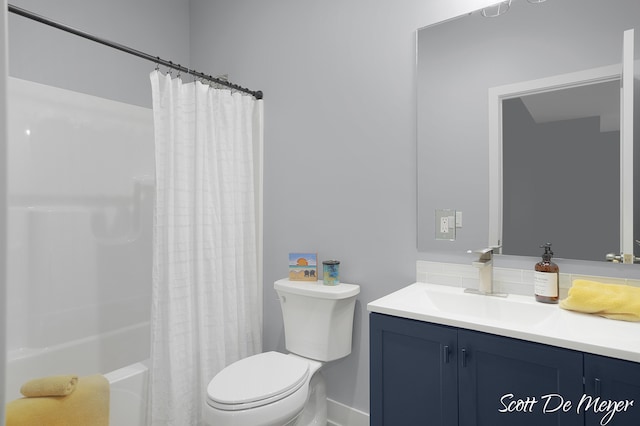 full bathroom featuring vanity, shower / bath combo with shower curtain, and toilet