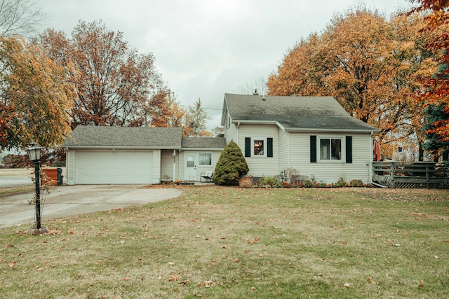 view of front of house with a front lawn and a garage