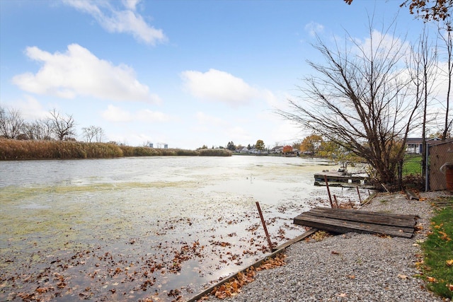 view of yard featuring a water view