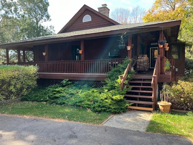 view of front of property featuring covered porch