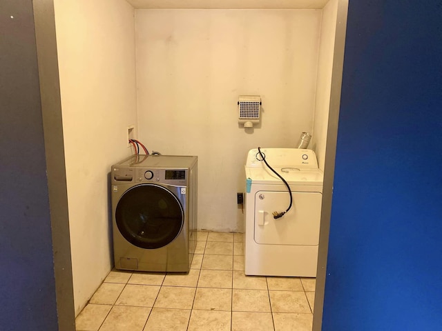 laundry room with light tile patterned flooring and independent washer and dryer