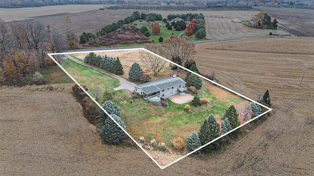 birds eye view of property featuring a rural view