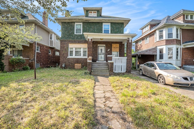 view of front of house featuring a front yard