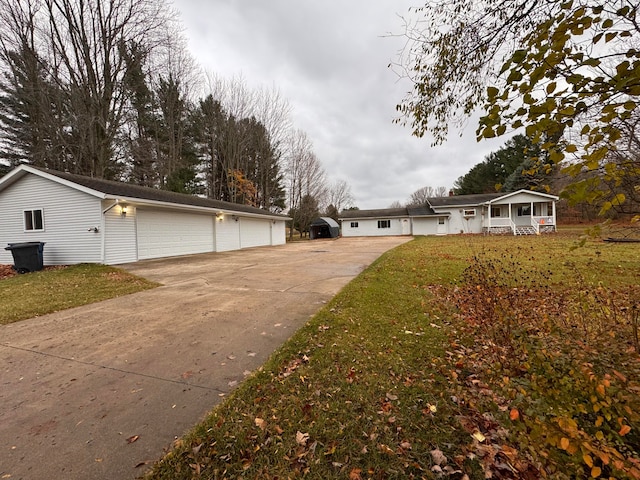 view of front of property featuring a garage and a front yard