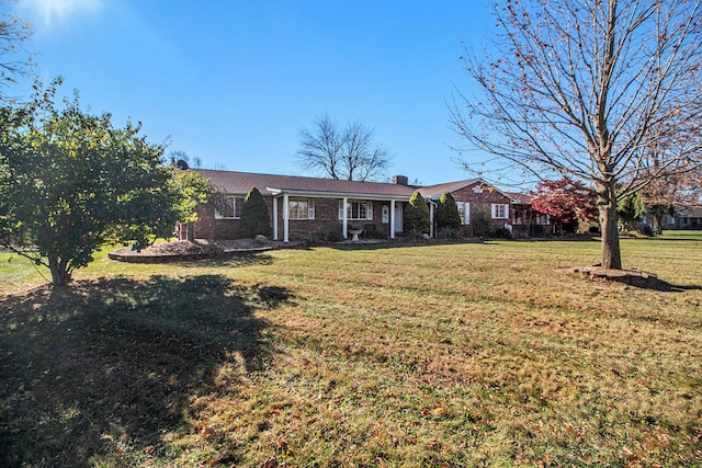 view of front of house with a front lawn