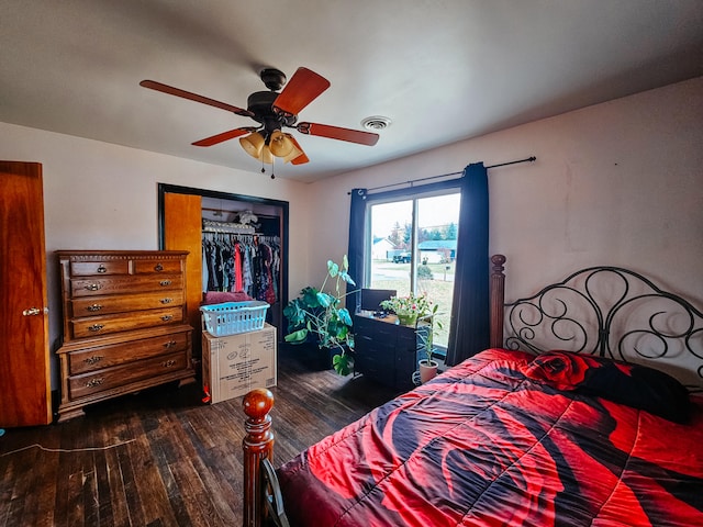 bedroom with dark wood-type flooring, ceiling fan, and a closet