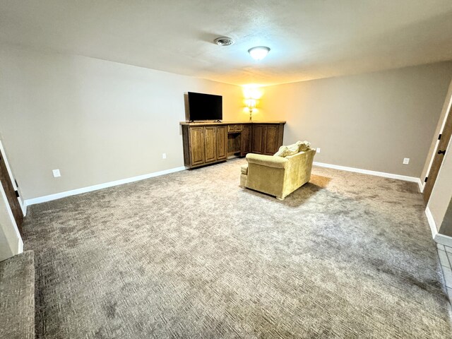 living area featuring carpet