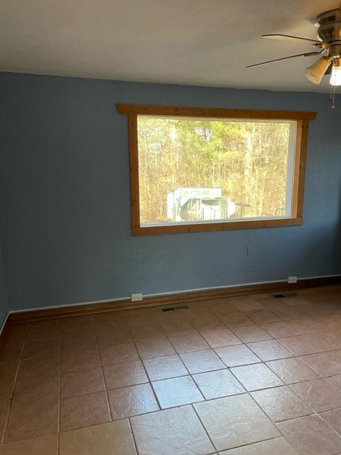 spare room with ceiling fan