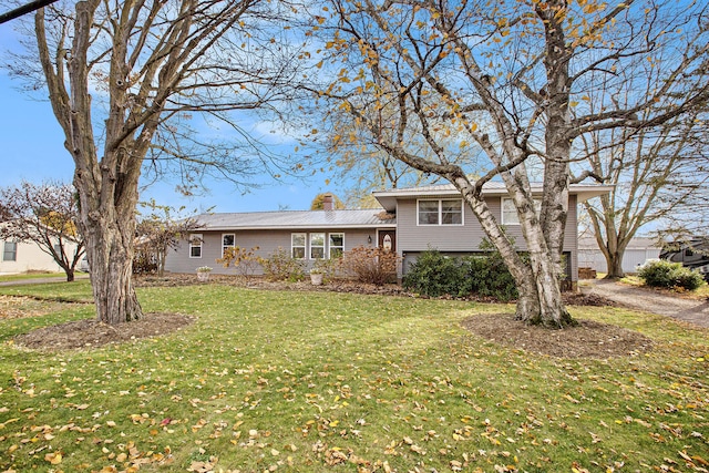 view of front of home featuring a front yard