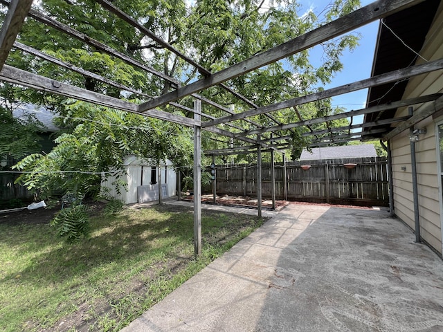 view of yard featuring a patio and a pergola