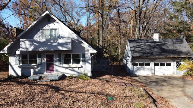 view of front facade featuring a garage