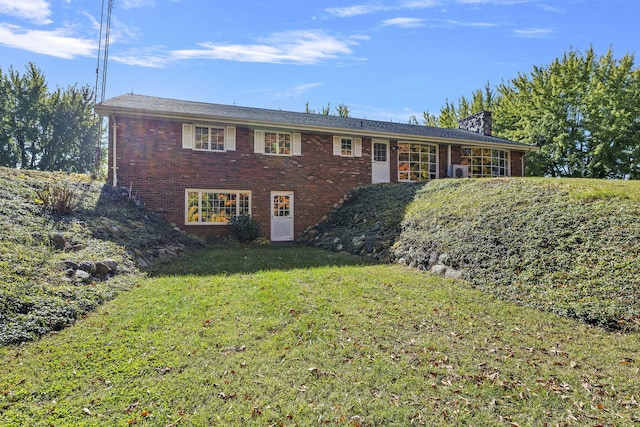 view of front of property with a front lawn