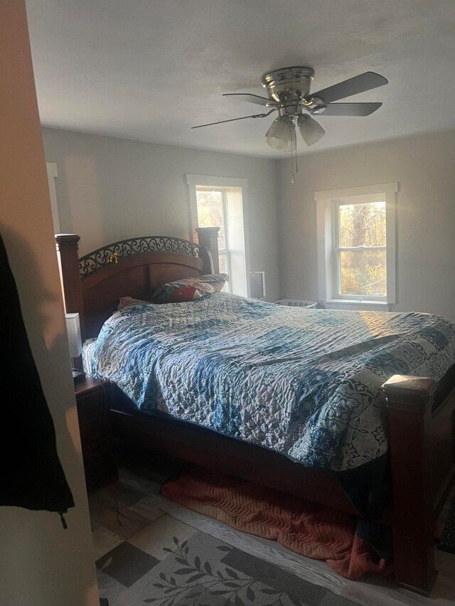 bedroom featuring ceiling fan