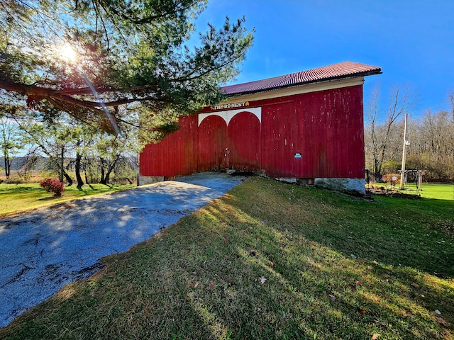 view of outbuilding with a yard