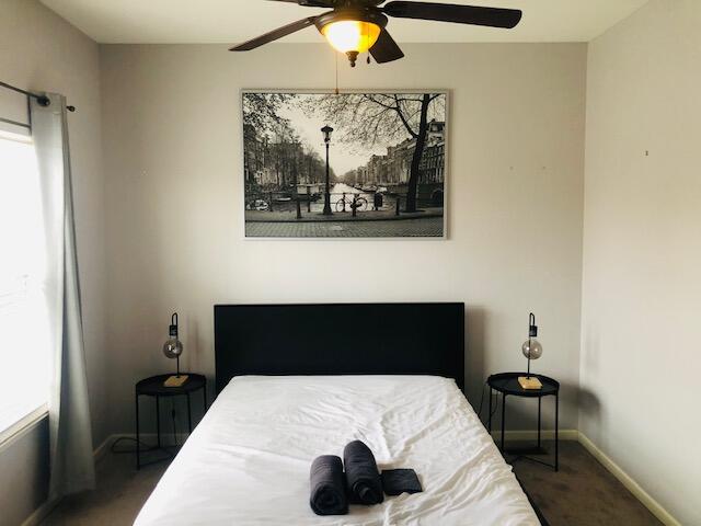 carpeted bedroom featuring ceiling fan