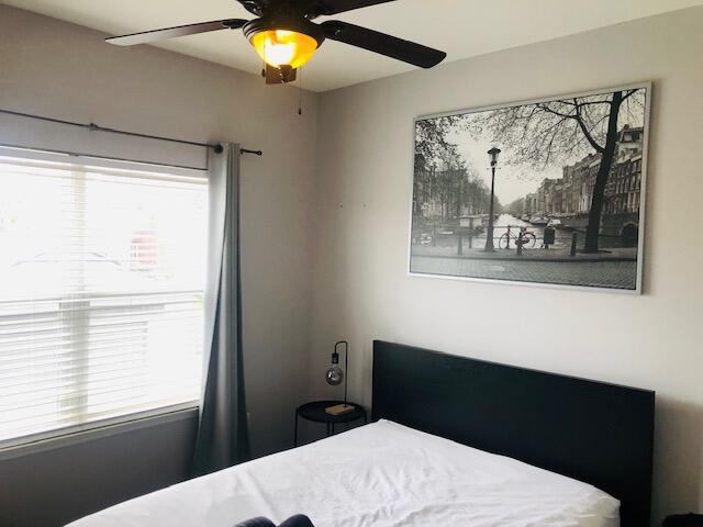 bedroom featuring ceiling fan