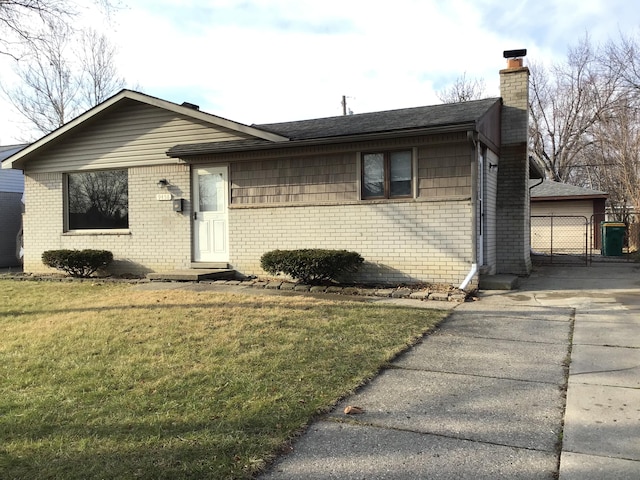 view of front of home with a garage and a front yard