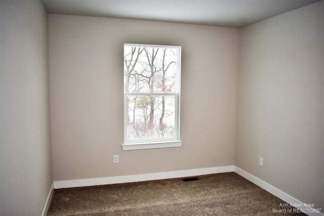 unfurnished room featuring carpet