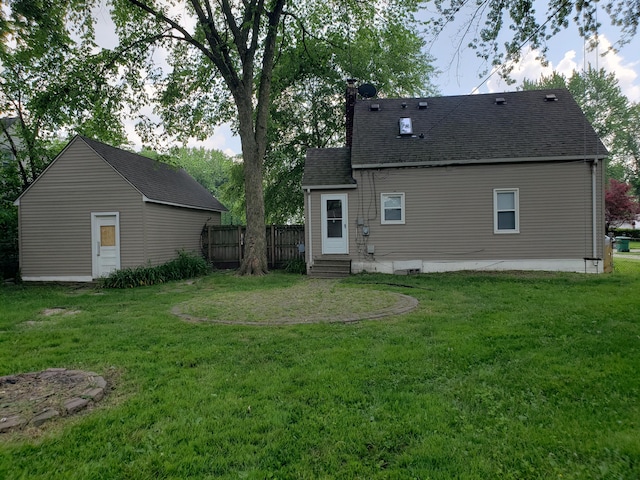 back of house featuring a yard