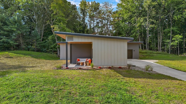 view of outdoor structure with a yard